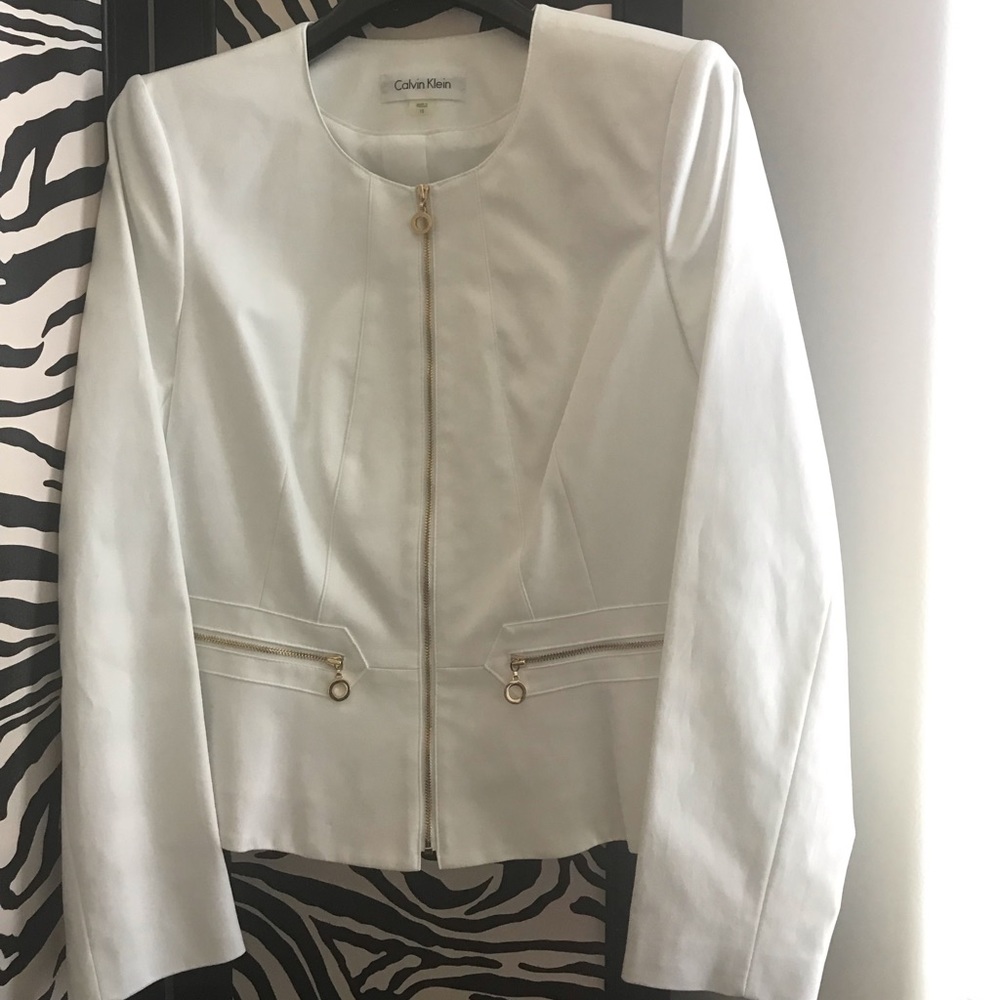🆕 Calvin Klein Collarless Zip-Front Blazer